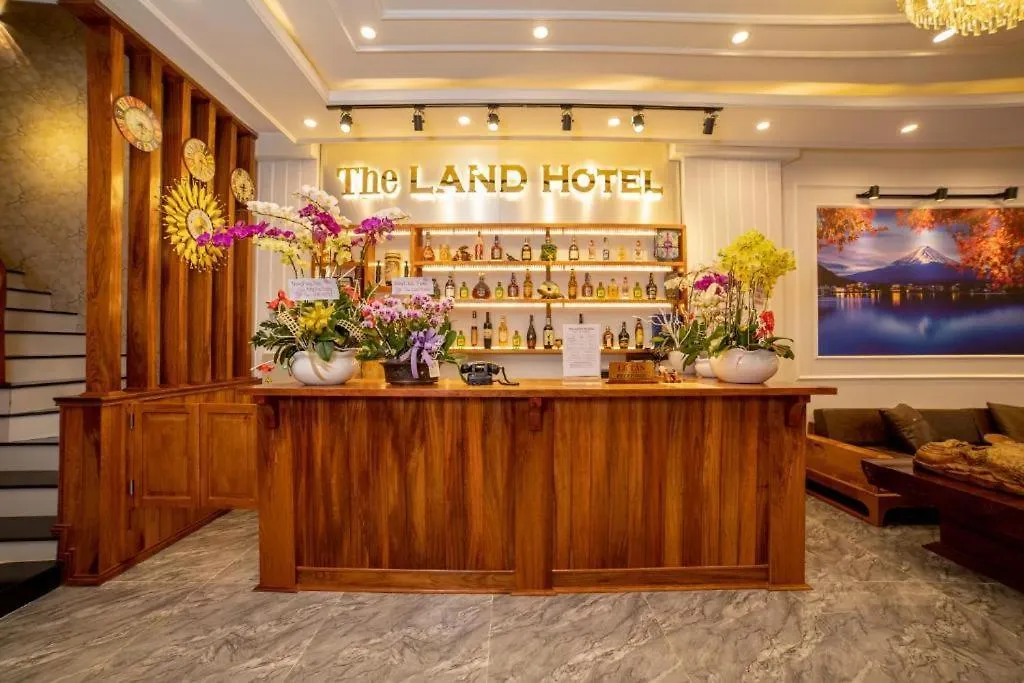 The Land Hotel & Apartment Vung Tau 3*,